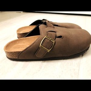 Brown Clogs. Sz 8